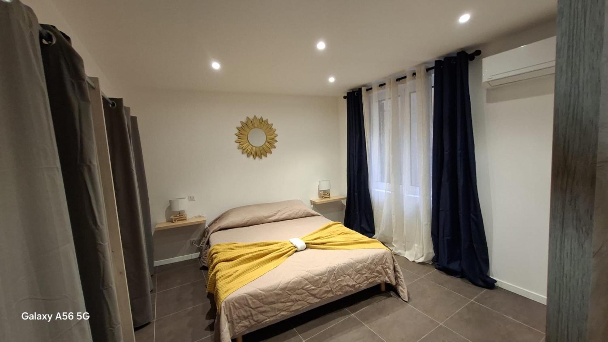 PATRICIA 1 CHAMBRE PRIVEE AVEC SDB WC EN COMMUN 97 QUAI COMPARETTI