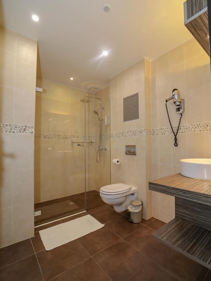 302 CHAMBRE FAMILIALE 2 AV CHARLES DE GAULE